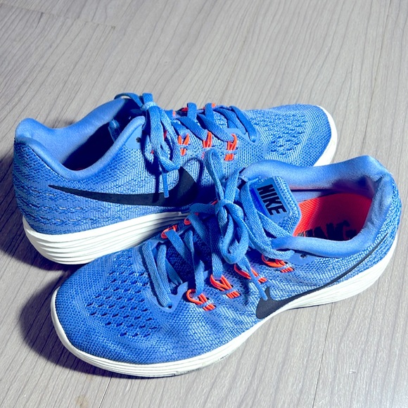 Women’s lightweight Nike running sneakers, Sz 6 - Picture 3 of 9